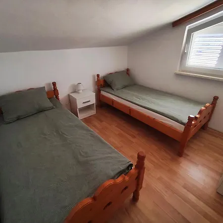 Apartment Vir *